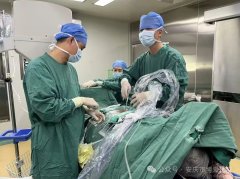 <b>【博爱 健康】术后第2天正常下地行走! UBE微创技</b>